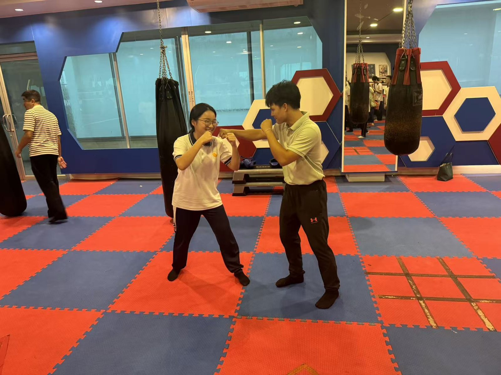 潮州师生赴曼谷吞武里大学研学：沉浸泰拳课堂，共筑中泰教育桥梁 现场照片 4