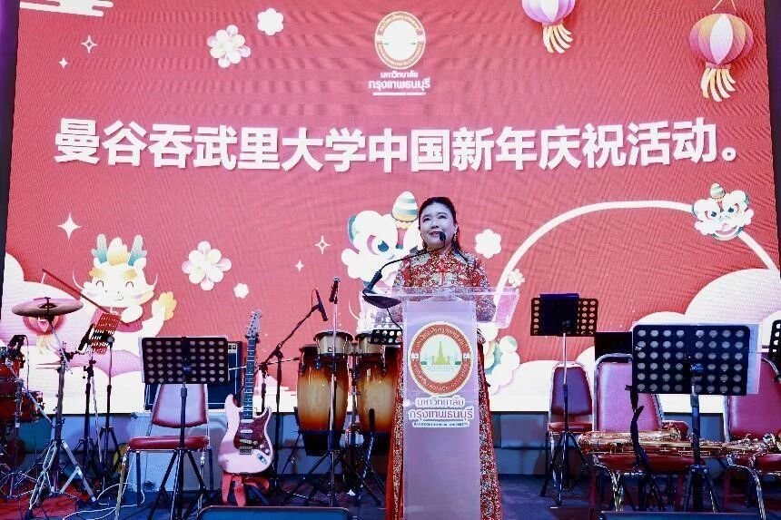 中国新年庆祝活动千人齐唱《歌唱祖国》，校长邦云向中国留学生拜年 现场照片 2
