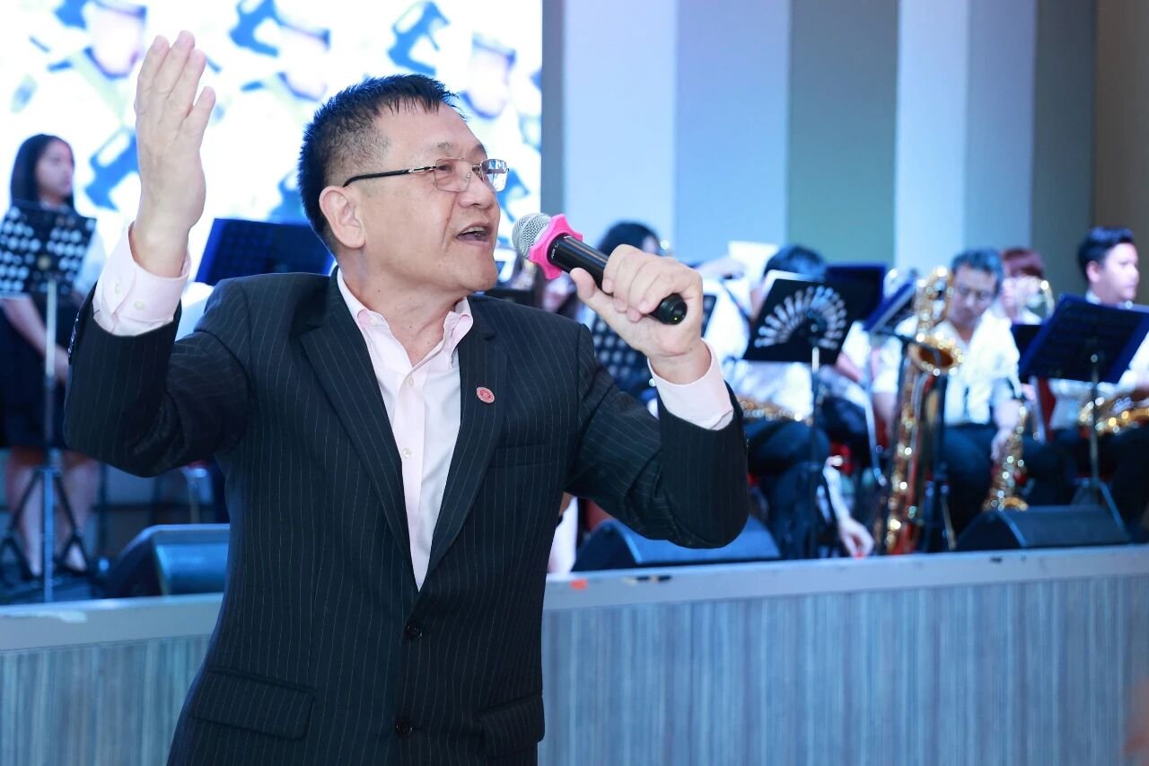 中国新年庆祝活动千人齐唱《歌唱祖国》，校长邦云向中国留学生拜年 现场照片 3