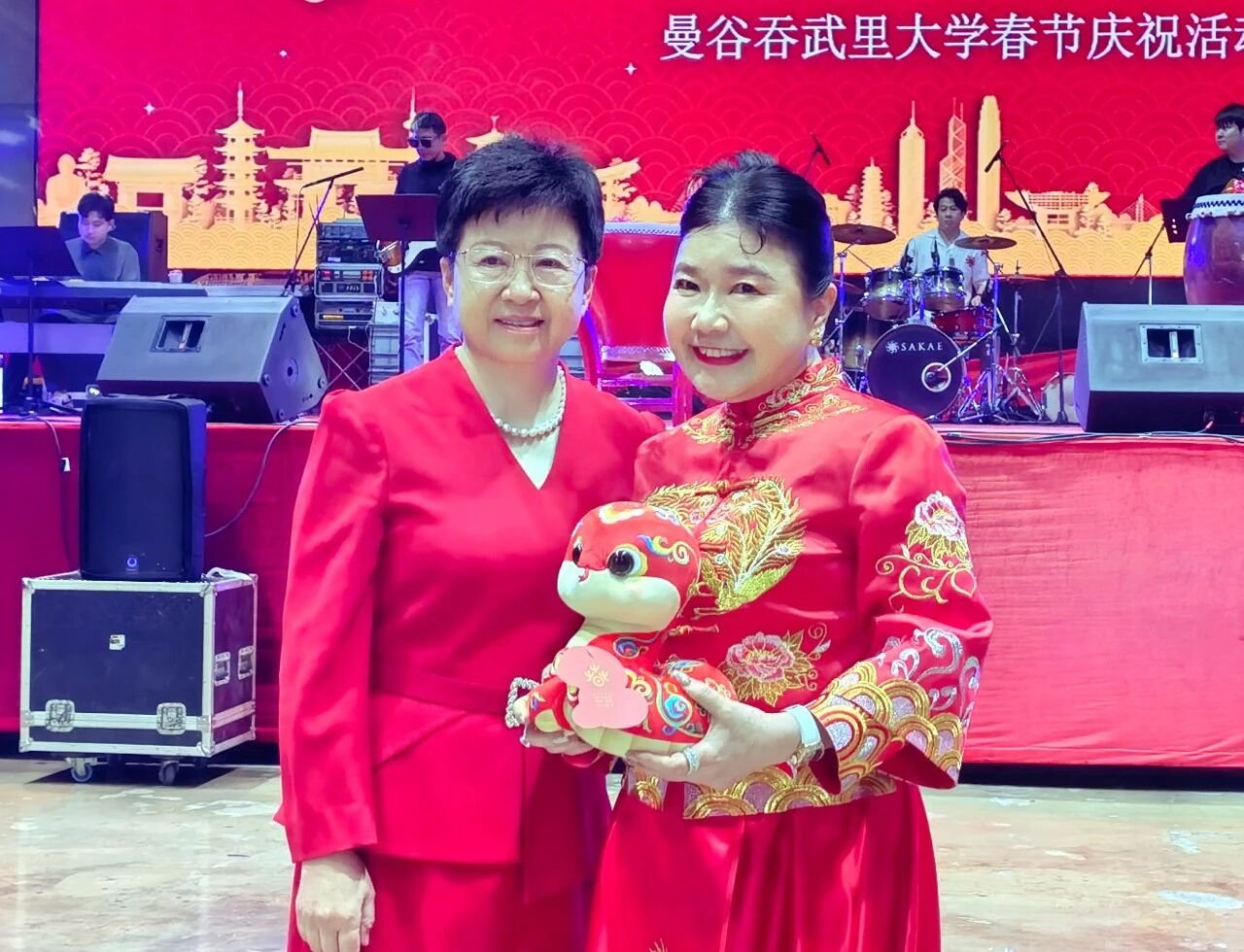 「BTU CHINESE NEW YEAR」2025 新春联欢晚会举行，中国驻泰大使夫人王欢教授与留学生同乐 现场照片 2