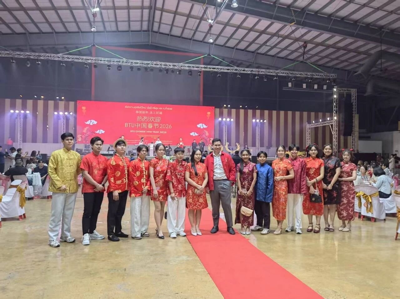 「BTU 中国春节 2026」联欢晚会举行，中国驻泰大使夫人苗海燕莅校与师生同乐 现场照片 10