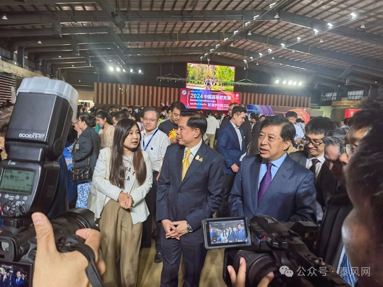 「2024 中国高等教育展」在曼谷吞武里大学开幕，中国 32 所知名高校齐聚曼谷 现场照片 13