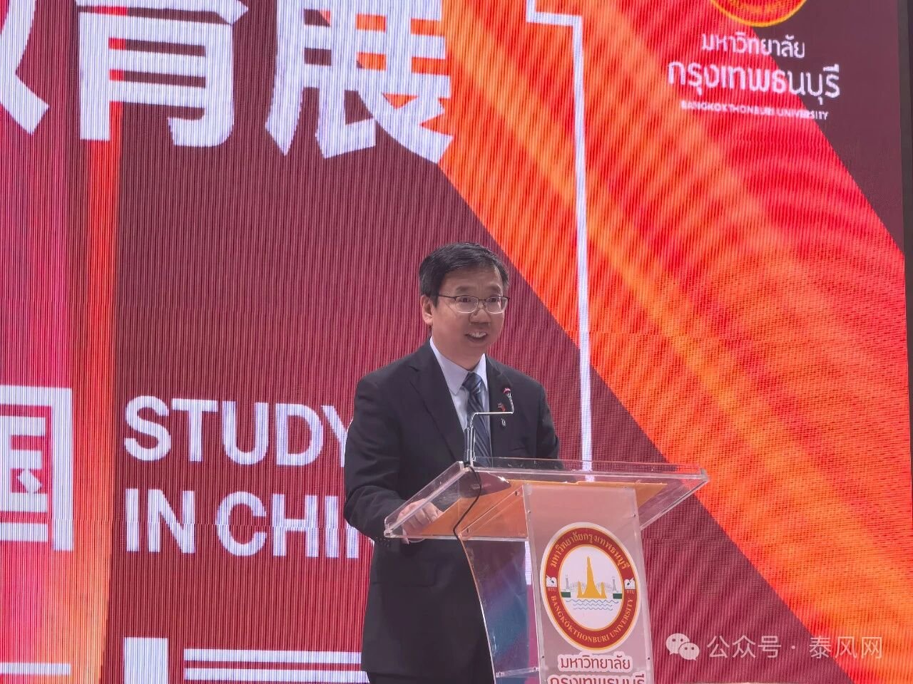 「2024 中国高等教育展」在曼谷吞武里大学开幕，中国 32 所知名高校齐聚曼谷 现场照片 6