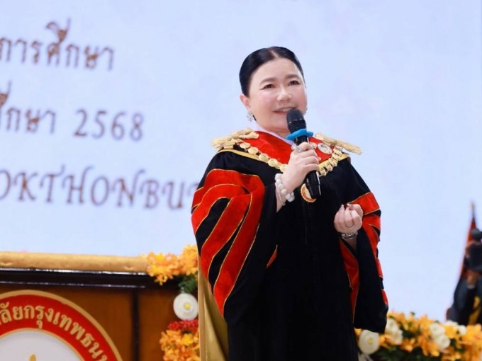 曼谷吞武里大学隆重举行 2026 年毕业典礼，广州体育学院校长胡敏教授获授荣誉博士学位 现场照片 4