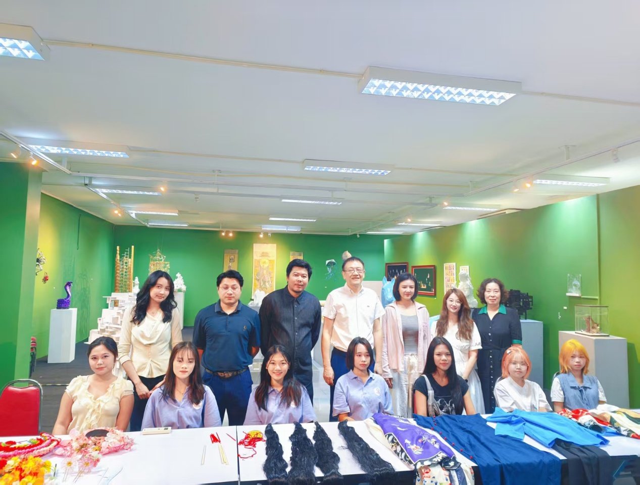 闽韵传薪·非遗启航：福建华南女子职业学院非遗梳化研学项目走进曼谷吞武里大学 现场照片 2