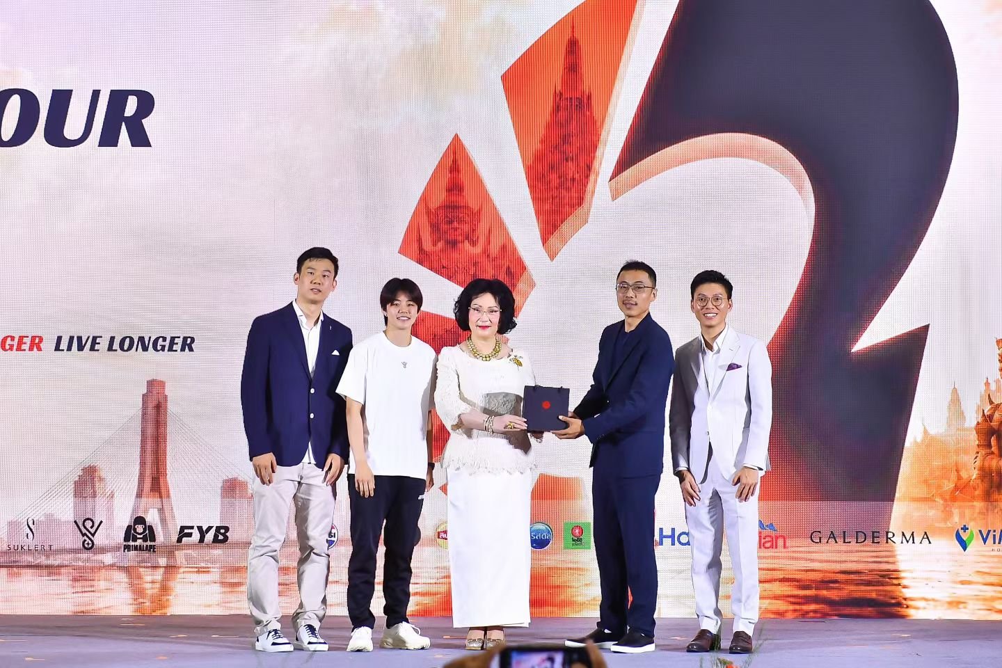 体育博士留学生林跃创办 The O2 Bangkok 运动康养综合体开业，世界羽联主席巴达玛出席 现场照片 3