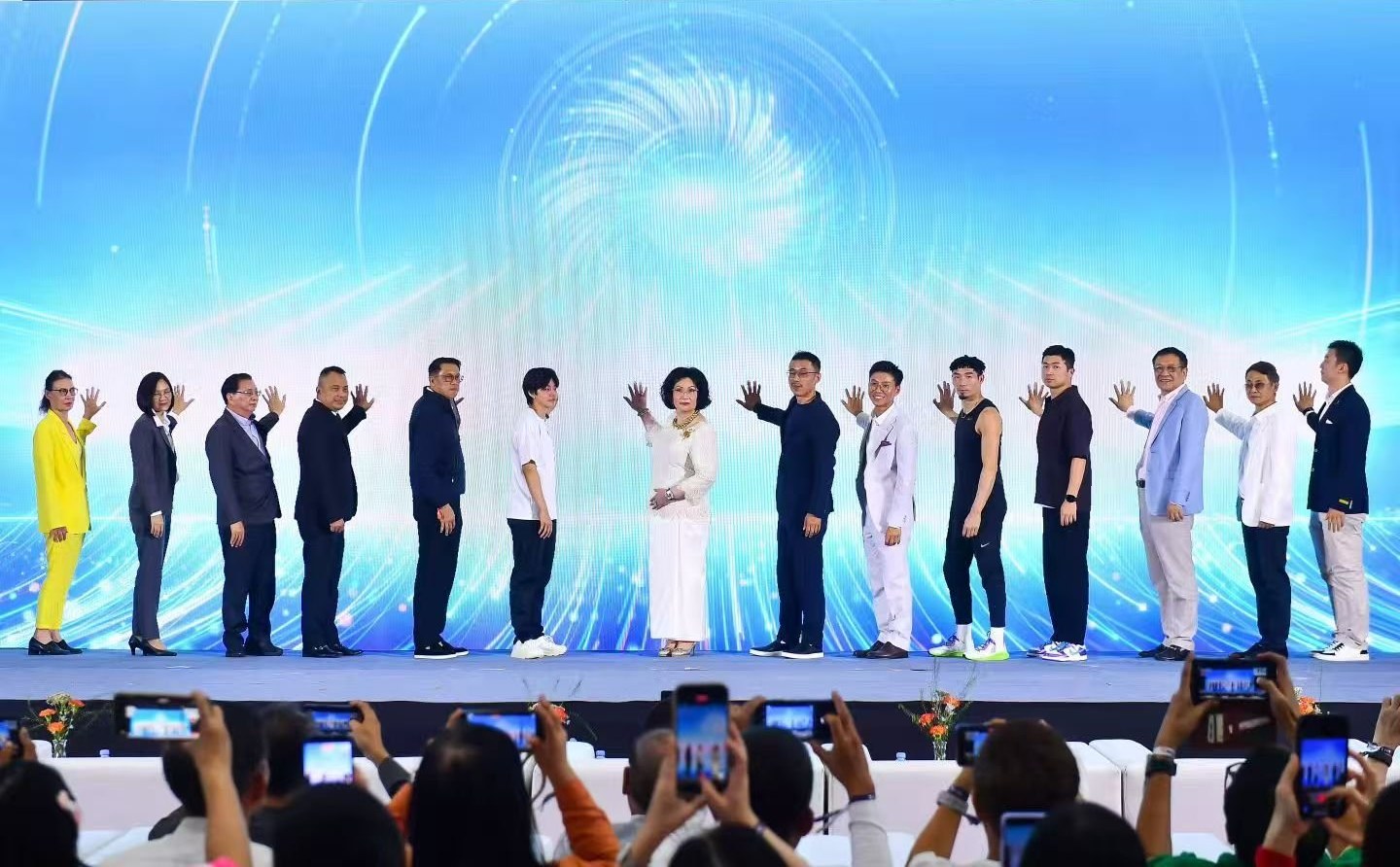 体育博士留学生林跃创办 The O2 Bangkok 运动康养综合体开业，世界羽联主席巴达玛出席